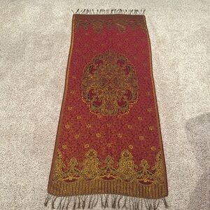 Women’s shawl/neck scarf/ table runner